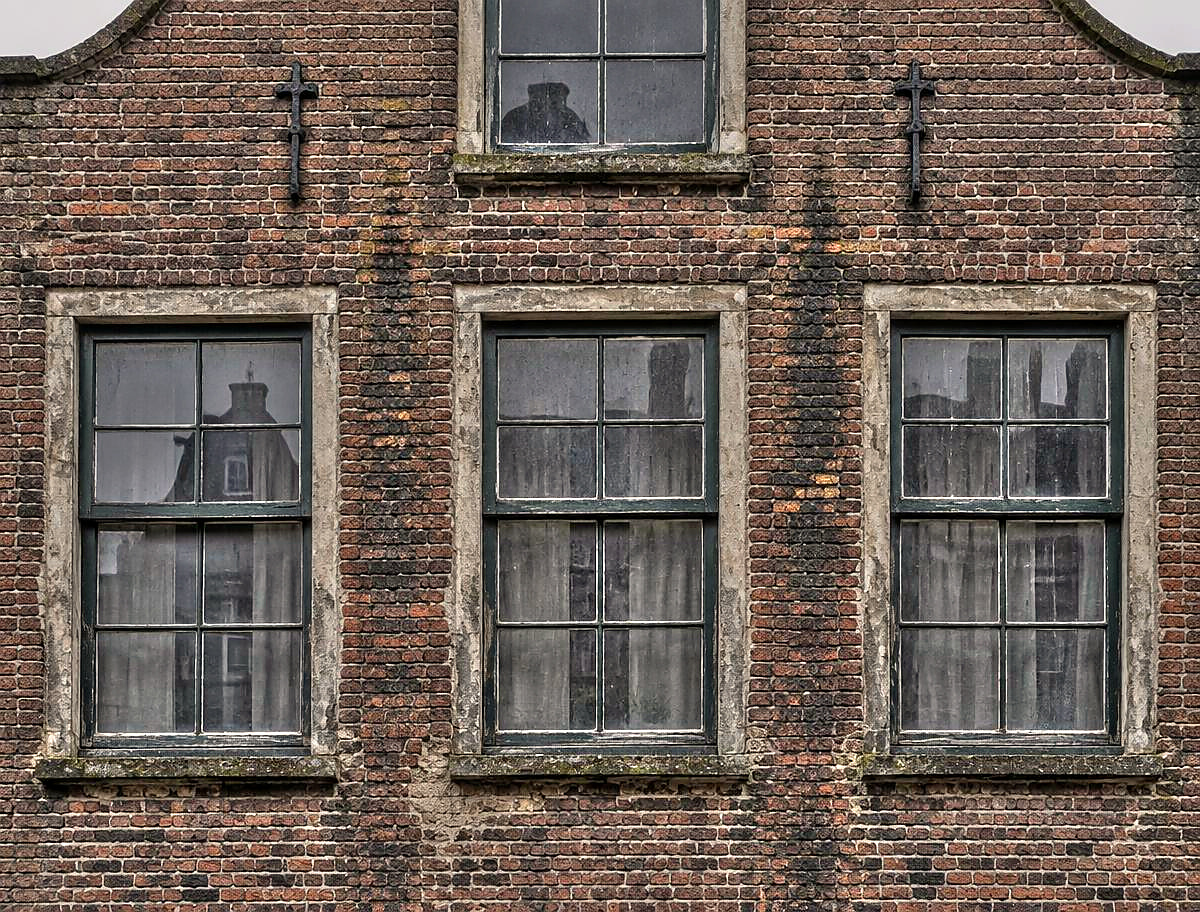 Gevel na renovatie: schoon metselwerk met strak nieuw voegwerk